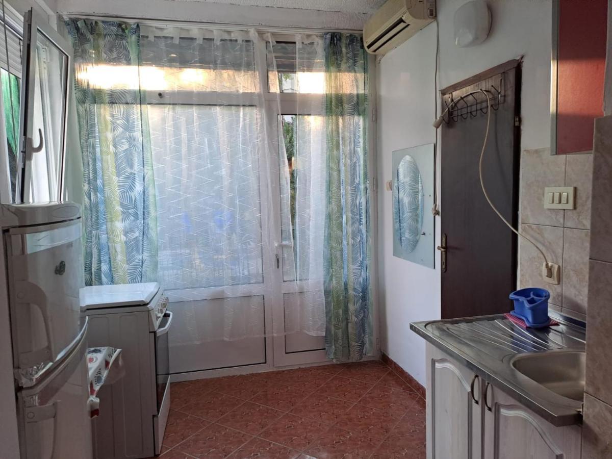 Apartmani Gordana บาร์ ภายนอก รูปภาพ
