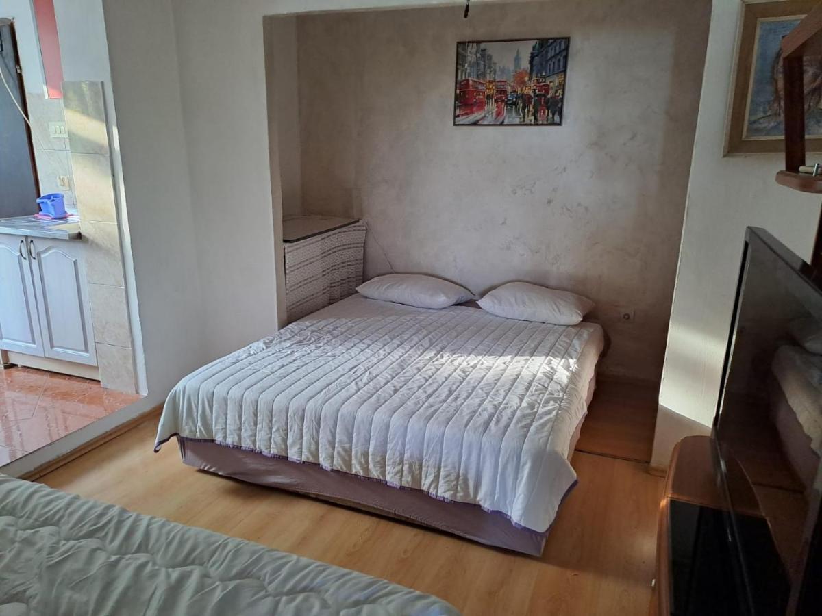 Apartmani Gordana บาร์ ภายนอก รูปภาพ
